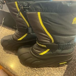 Sorel size 3